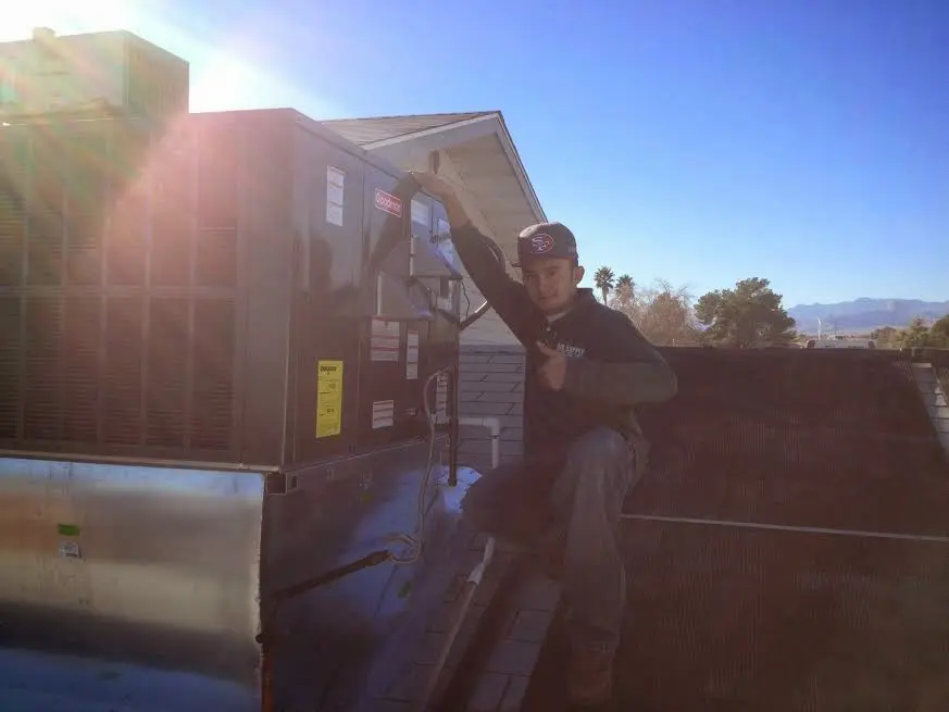 HVAC technician performing Heat Pump Repair on a rooftop unit in Union Gap